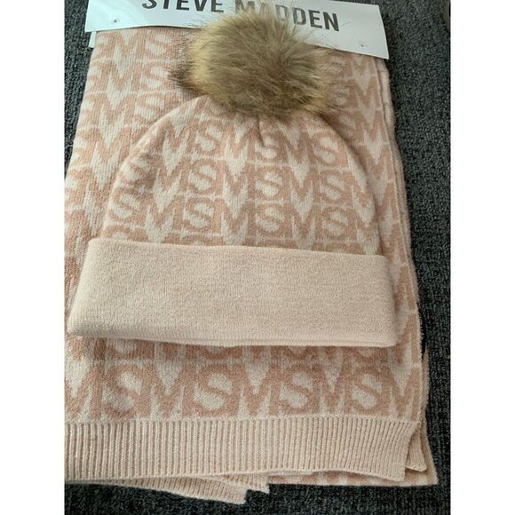 Steve Madden Pink Knit Beanie & Scarf Set With Faux Fur‎ Pom New - Picture 2 of 5